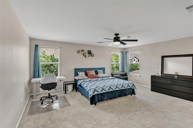 Building Photo - 520 Ayinger Ln