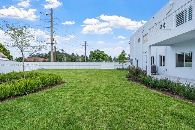 Building Photo - 320 Florida Blvd