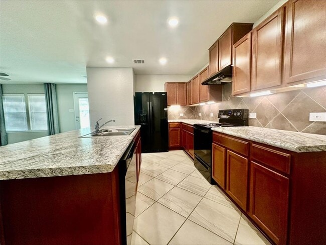 Building Photo - 102 Schuylerville Dr