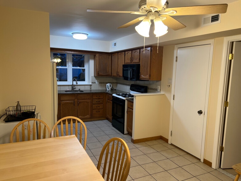 Building Photo - 10202 Murty Ln