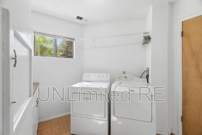 Building Photo - 1410 Inverrary Way