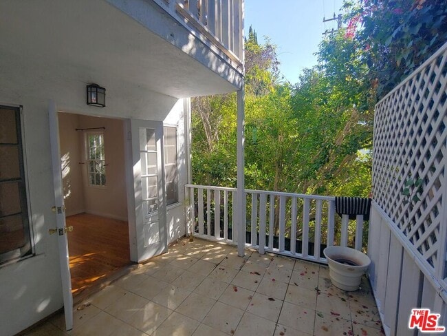 Building Photo - 9066 Shoreham Dr