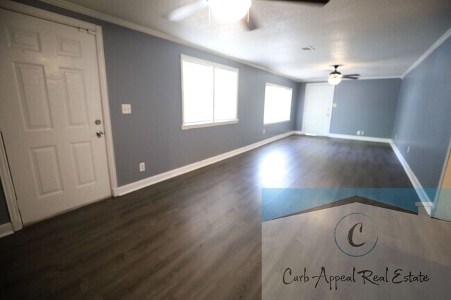 Building Photo - 1405 Pratt Cir