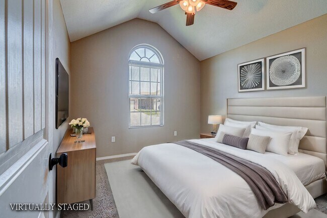 Building Photo - Beautiful all brick 3 bed 2 bath house in ...