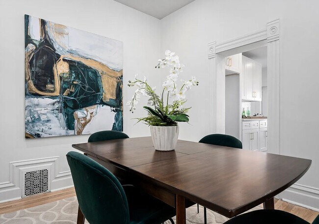 Building Photo - Victorian Gem next to Cheesman Park!