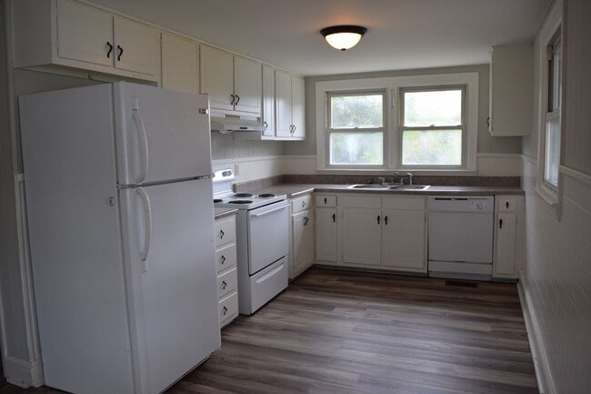 Building Photo - Charming 3-Bedroom Home in Hickory – $1,450/mo
