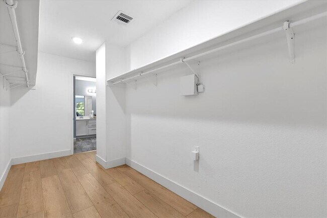 Building Photo - 1222 Minerva St