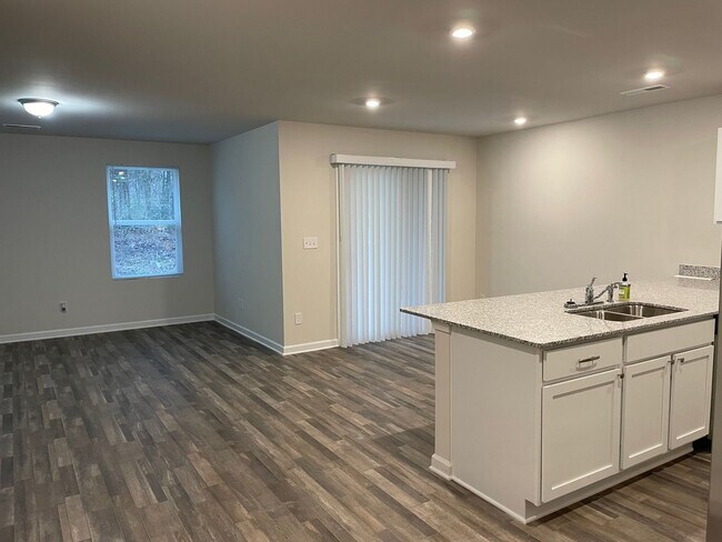 Building Photo - 4BR Ranch in Salisbury