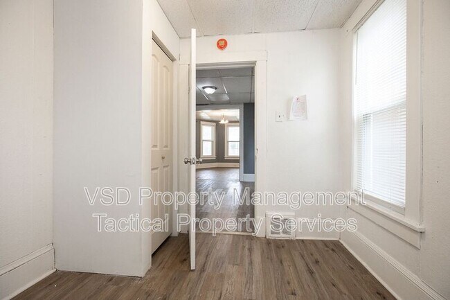 Building Photo - 1583 E 84th St