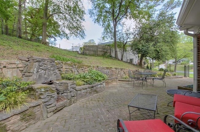 Building Photo - 42 Pine Lake Dr NW