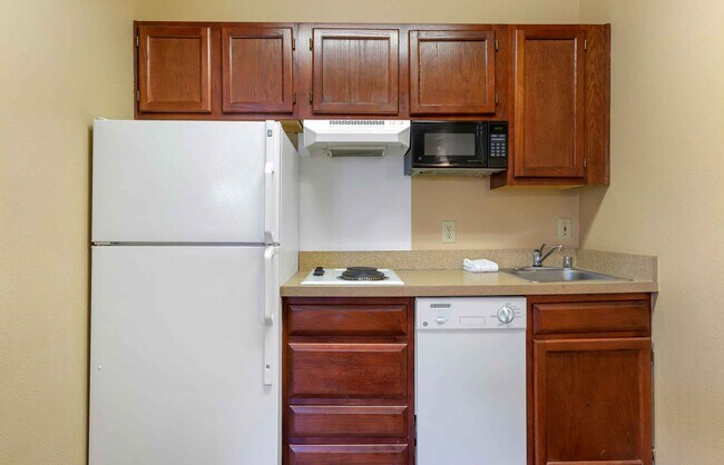 Building Photo - Furnished Studio-Phoenix - Airport - E. Oa...
