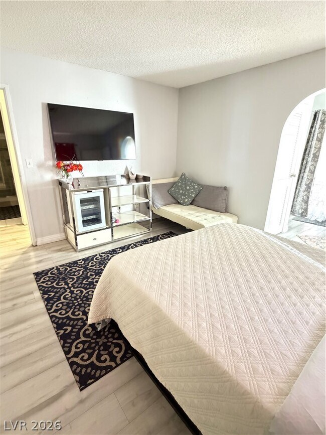 Building Photo - 5032 Spencer St