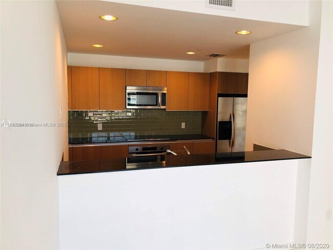 Building Photo - 1060 Brickell Ave