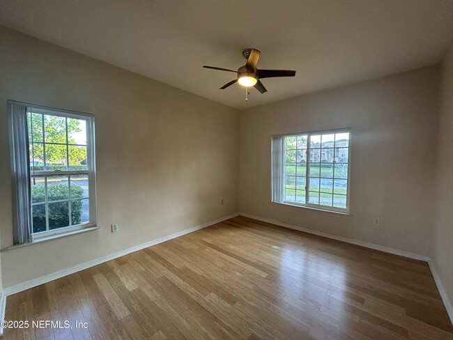 Building Photo - 610 Fairway Dr