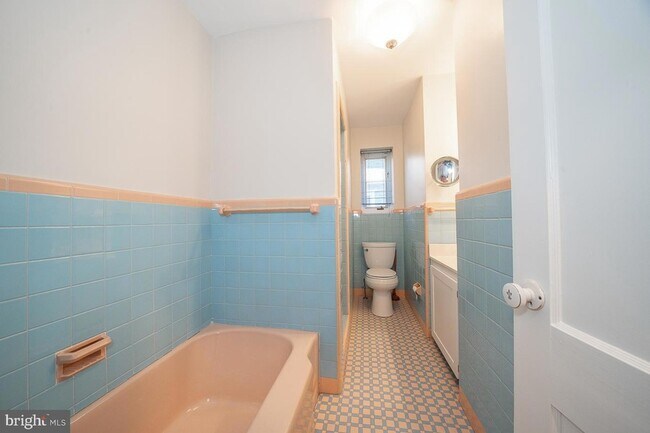 Building Photo - 1457 Manoa Rd