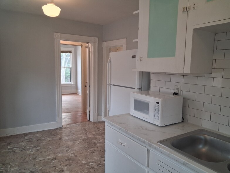kitchen - 829 Miller Ave