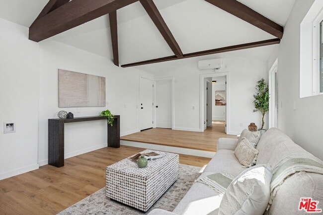 Building Photo - 2831 Overland Ave