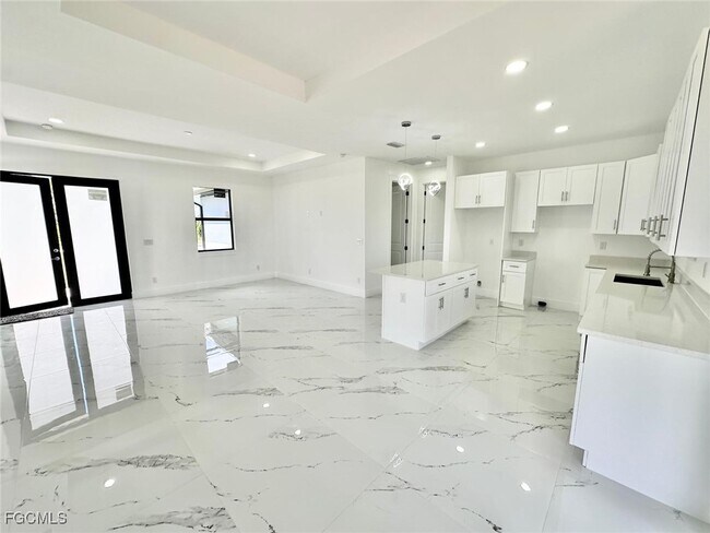 Building Photo - 1043 Eisenhower Blvd