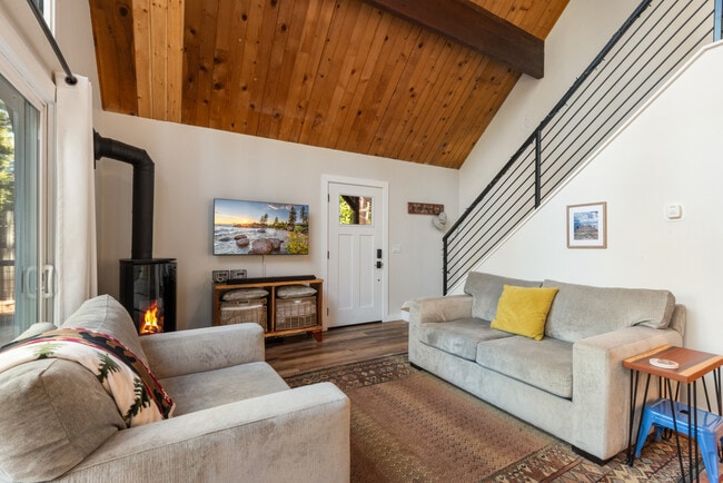 Building Photo - 319 Pine St