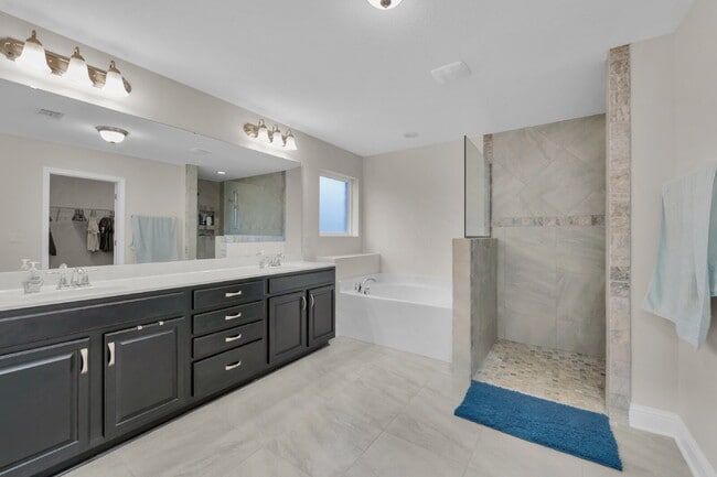 Building Photo - 8001 Silver Maple Dr