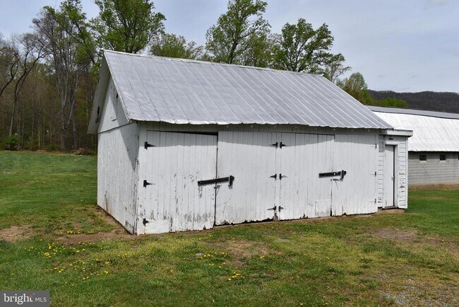 Building Photo - 9526 Circle Dr