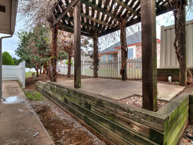 Building Photo - Fenwick Garden Village + Gated Community i...