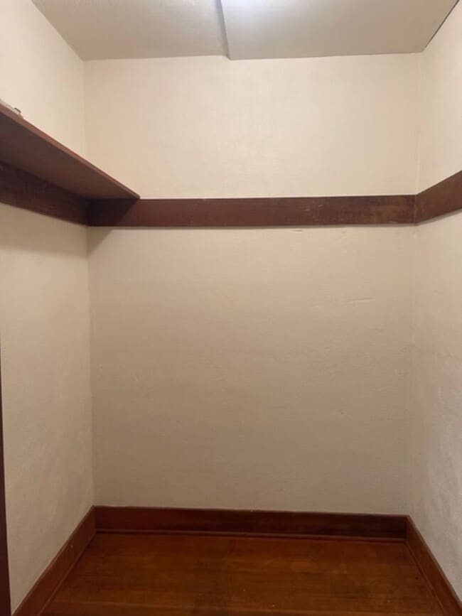 Building Photo - Spacious Craftsman Home