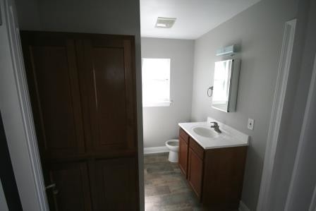 Adjoining Bath - 726 16th St