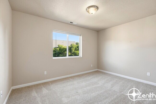 Building Photo - 9310 NE 80th Cir