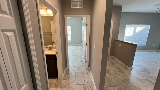 Building Photo - Beautiful 3 Bedroom Palm Bay Home with Upgrades & No Water Bill!