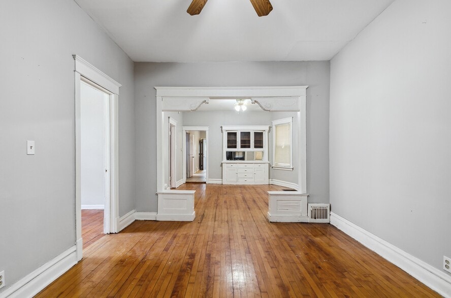 Building Photo - 10643 S Calhoun Ave