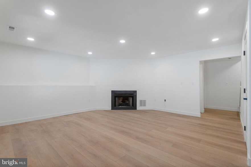 Building Photo - 19001 Grotto Ln