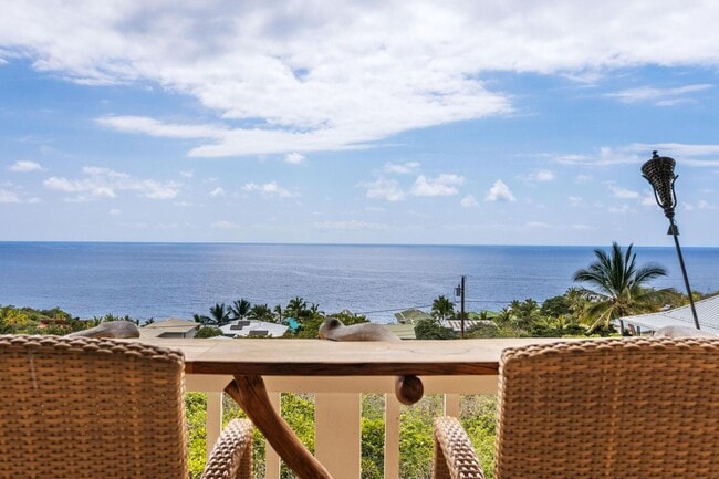 Building Photo - Captain Cook Home – 3 Bed, 2 Bath + Bonus Room! Fully Furnished with Solar Power