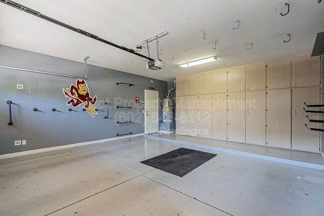 Building Photo - 2078 E Flint St