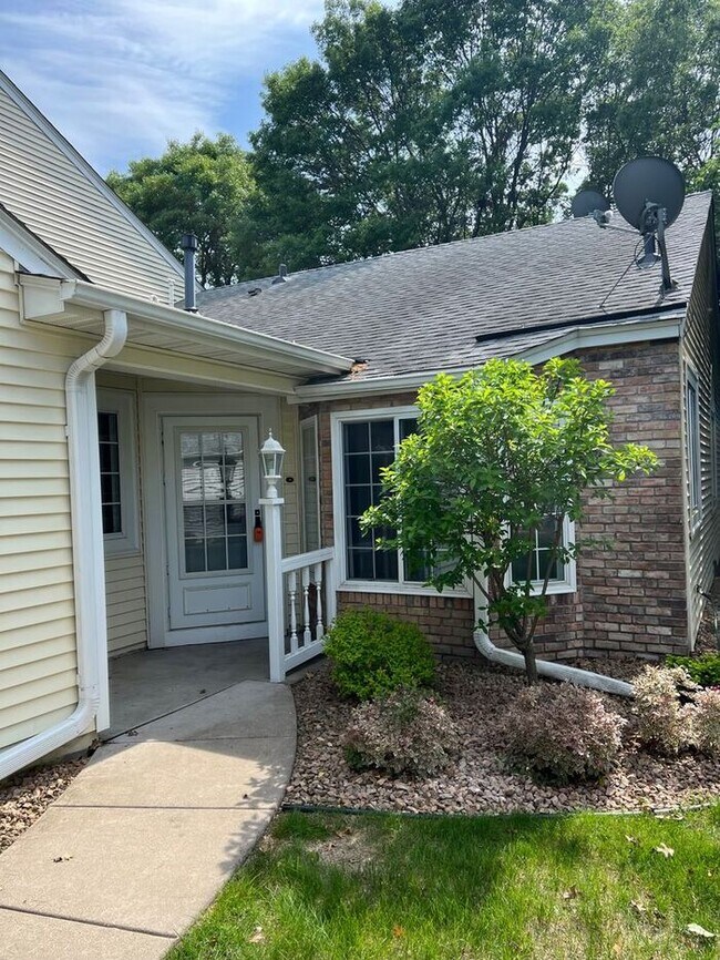 Building Photo - End Unit Single Level Townhouse, New Floor...