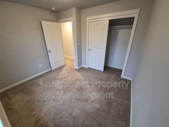 Building Photo - 7278 SE Ronelle Ct