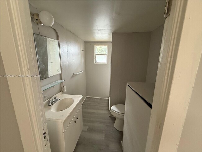 Building Photo - 532 Foote Ct
