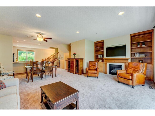 Building Photo - 11939 Emery Village Dr N