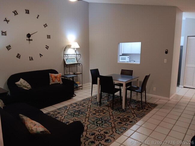 Building Photo - 1507 Hawthorne Pl