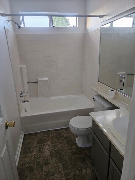 Building Photo - 417 N Glenwood Pl