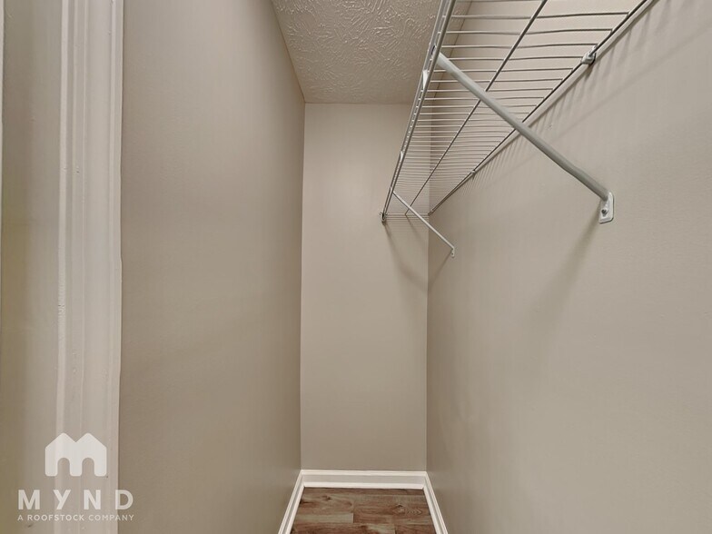 Building Photo - 721 Wildwood Dr