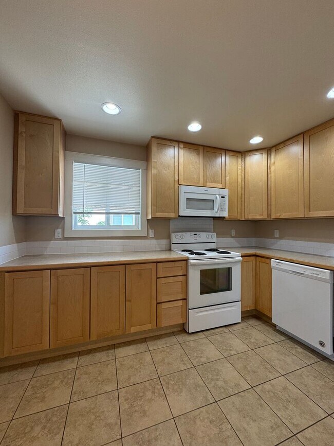 Building Photo - Cambridge Place I - 2241