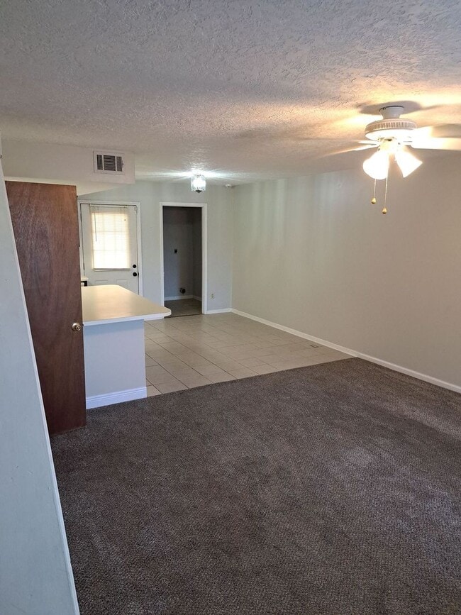 Building Photo - 4837 S Lakewood Dr