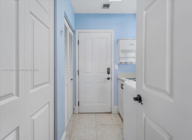 Building Photo - 5235 SW 171st Ave