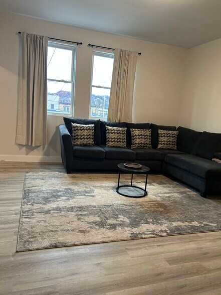 Building Photo - 810 Hays St