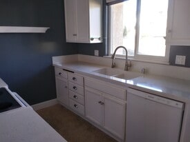 Building Photo - 1009 La Pluma Ct