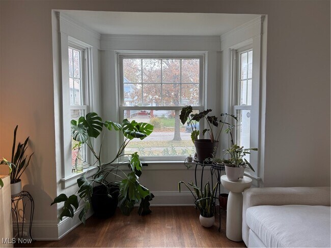 Building Photo - 1320 W 108th St