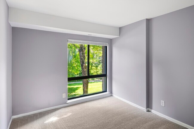 Building Photo - 5923 Tamar Dr