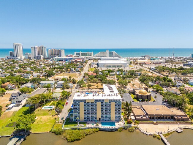 Building Photo - Fully Furnished 1BR/1BA Condo – Riverfront...