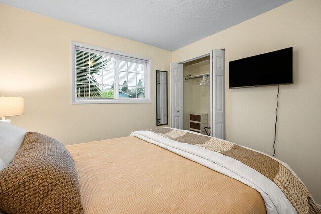 Building Photo - Beautifully updated 3 bedroom, 1 bath house in Eugene!